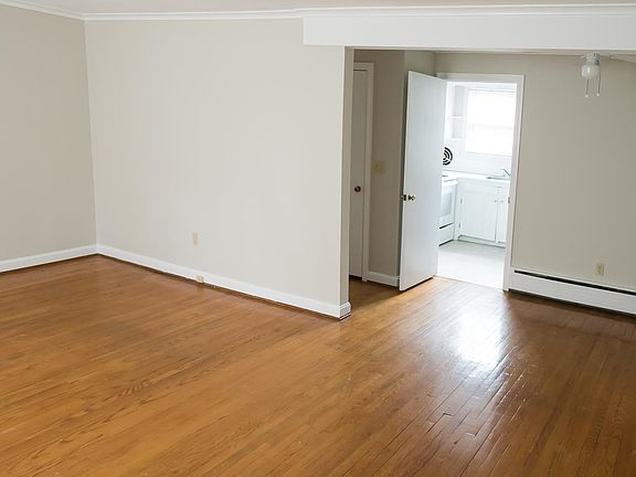 Living Room/Dining Area