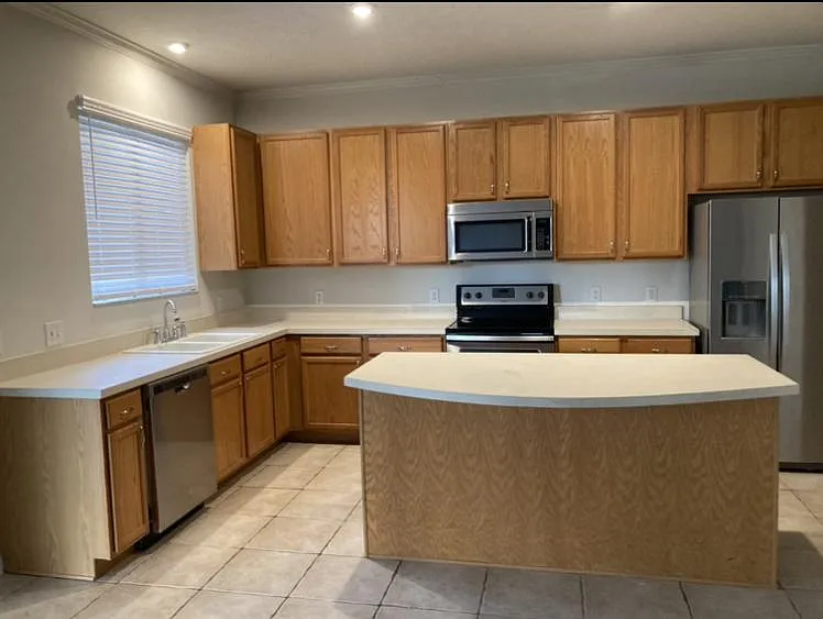 2627 Lyndscape St — Photo 9