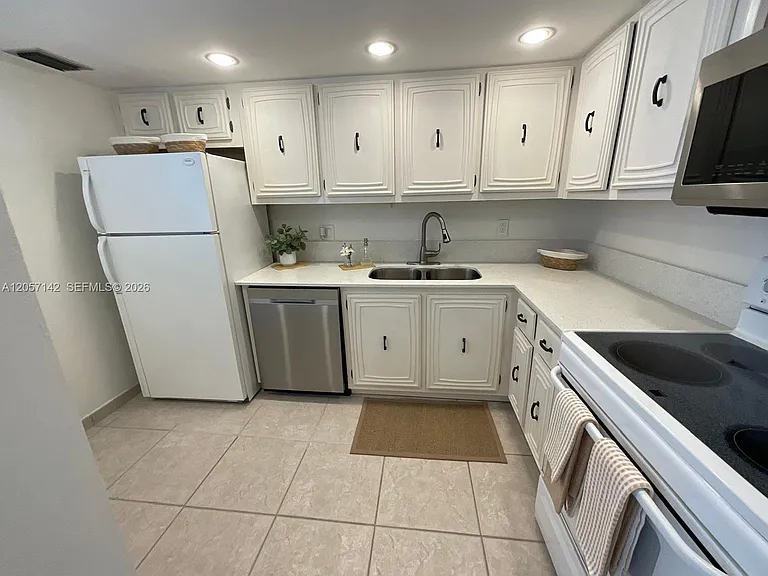 200 SE 15th Rd #7H — Photo 5