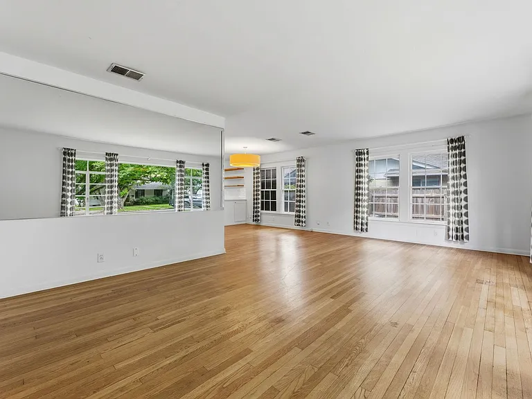 3810 Avenue H — Photo 7