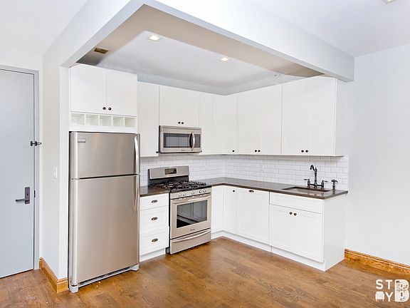 4th image of 599 Myrtle Ave #3R