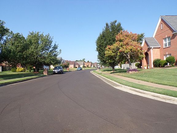 5th image of 7490 Red River Dr