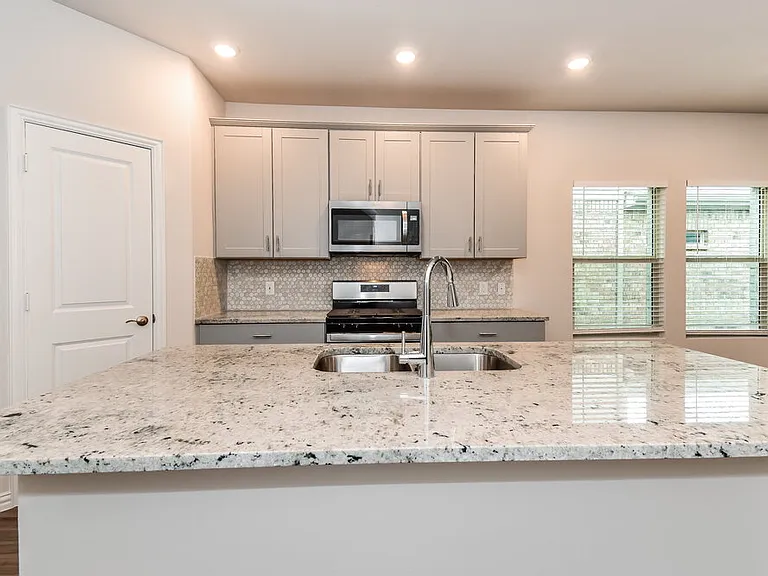 1411 Rolling Fox Dr — Photo 7