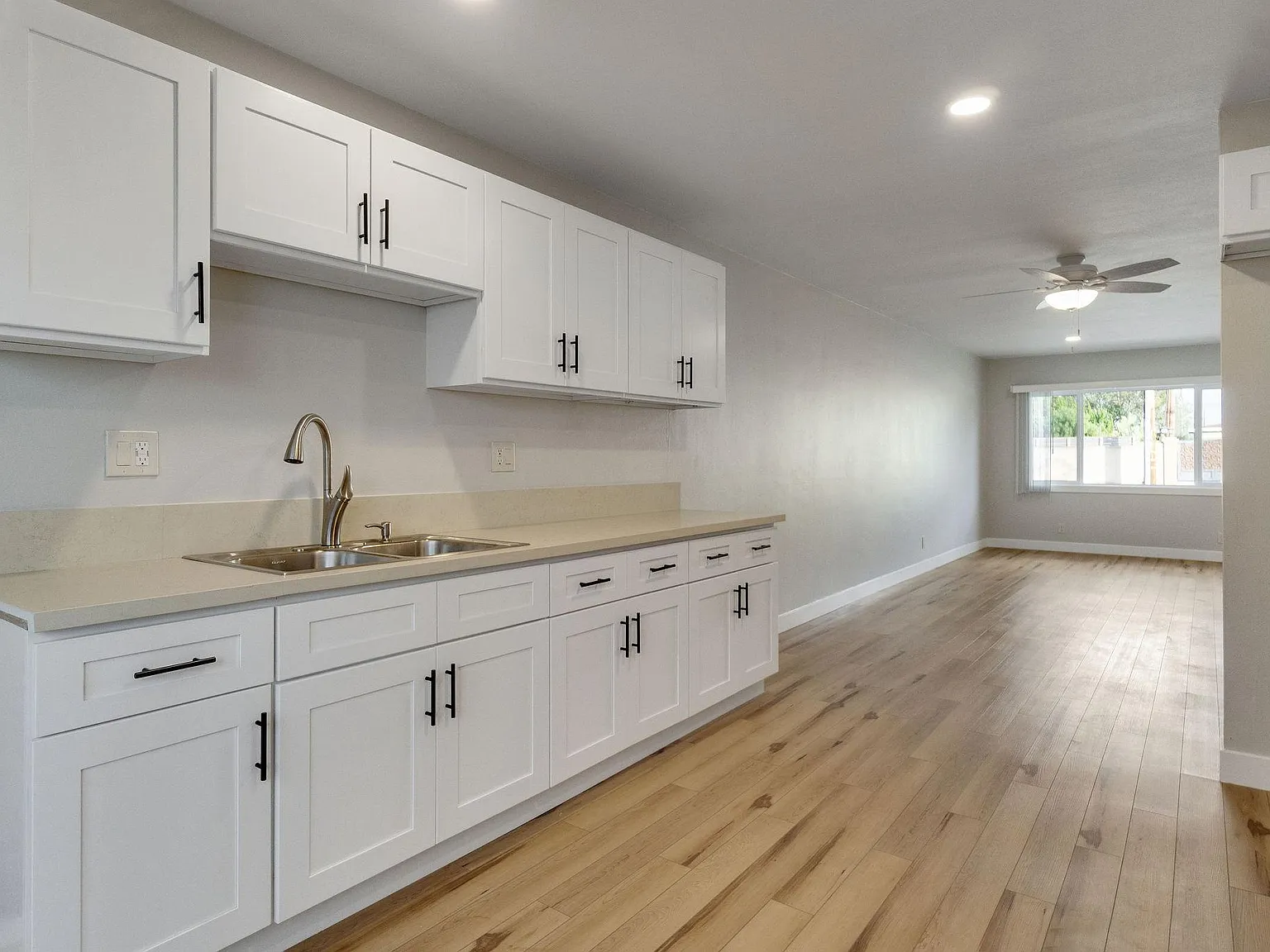 3 bed, 1100 sqft, $3,750 — Photo 2
