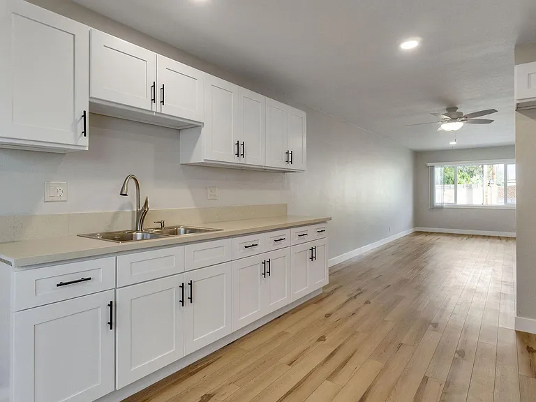903 Lilienthal Ln — Photo 2