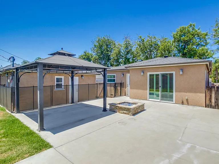 4747 Rolando Blvd — Photo 45