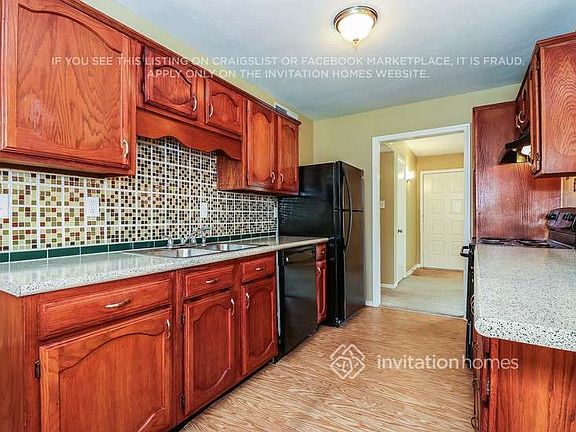 4th image of 324 Matterhorn St