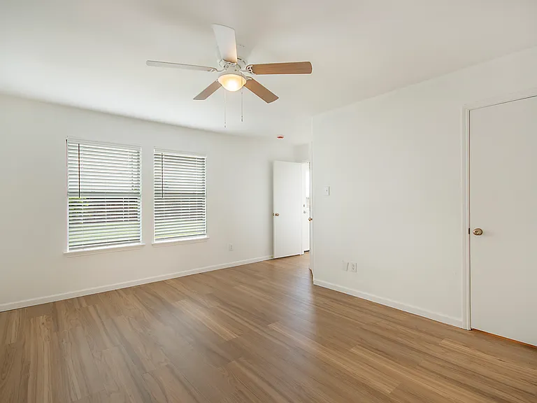 1618 Pin Oak Trl — Photo 12