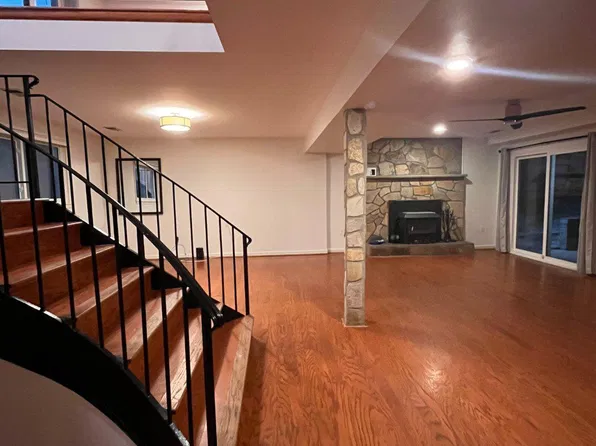 8677 Valley Dr, Waldorf, MD 20603