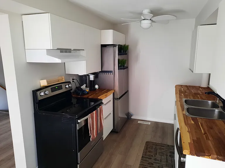 59 Courtney Cres — Photo 8