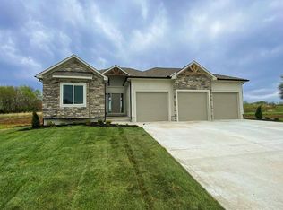 4800 SE Lyne St, Blue Springs, MO 64014