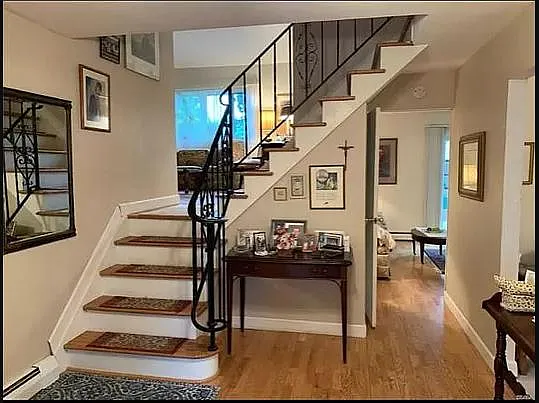 118 Cherry Dr W — Photo 4