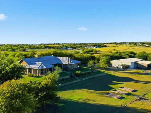 135 Serrano Ct, Weatherford, TX 76087