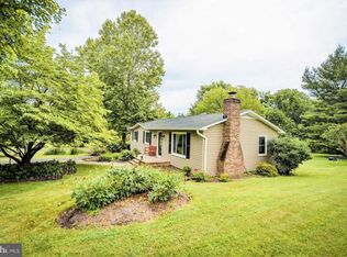 33 S James St, Hamilton, VA 20158