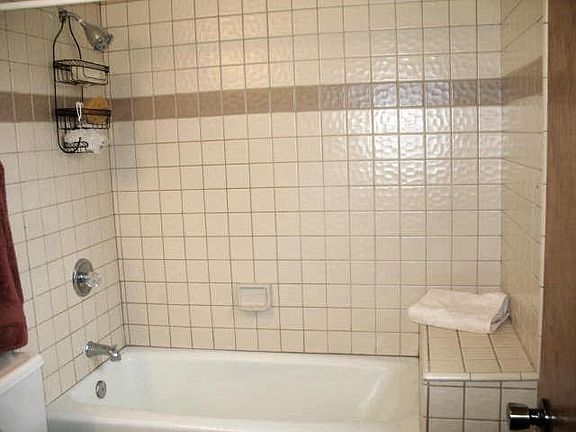 5th image of 1712 De La Vina St APT B