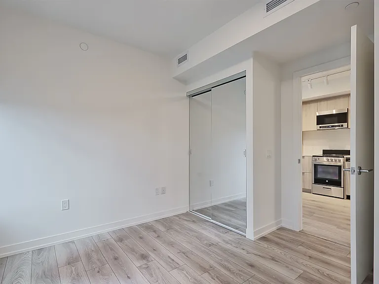 223 Redpath Ave — Photo 102
