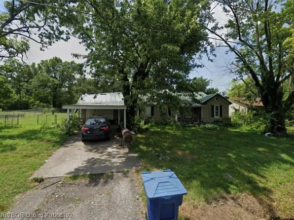204 SE 5th St, Muldrow, OK 74948