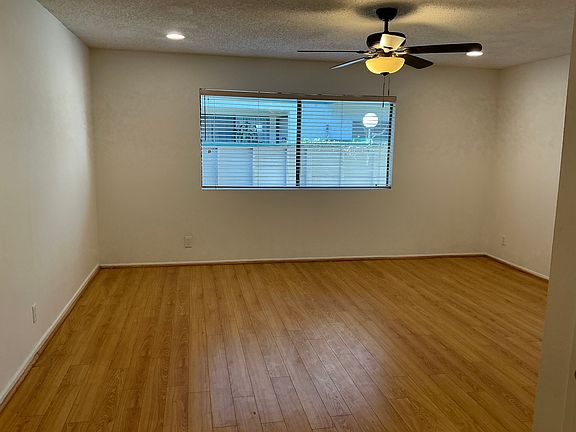 4th image of 23548 Newhall Ave APT 5