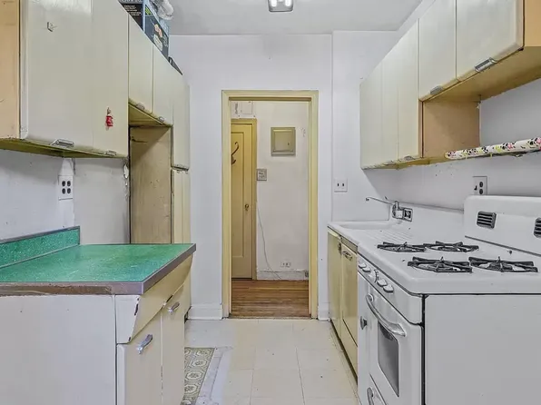 43-10 48th Avenue image 7 of 12