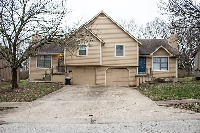 Holmes Rd — Photo 12