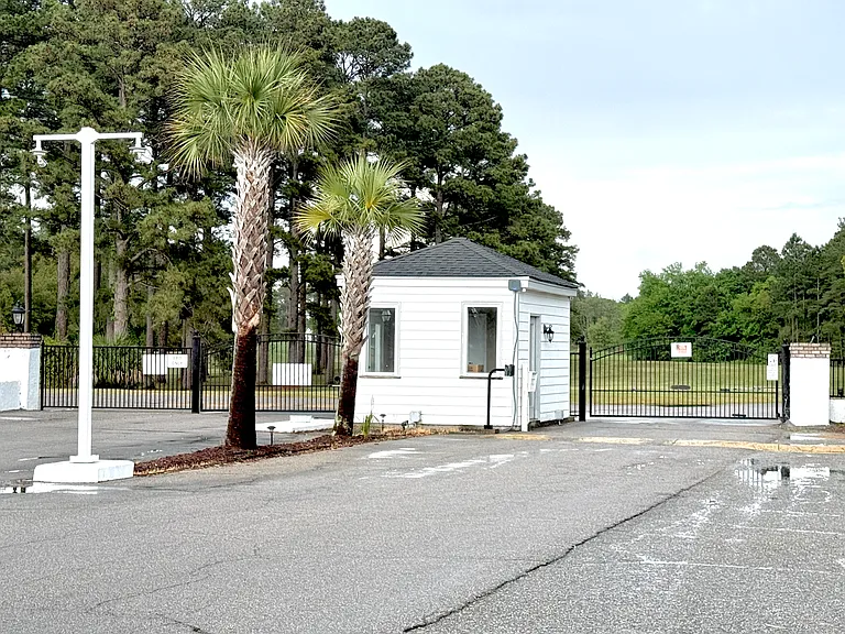 121 Cooper Cir — Photo 32