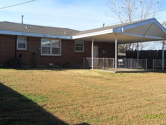 3rd image of 2809 NW Lynn Cir