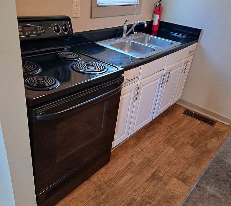 2nd image of 2923 Jefferson St
