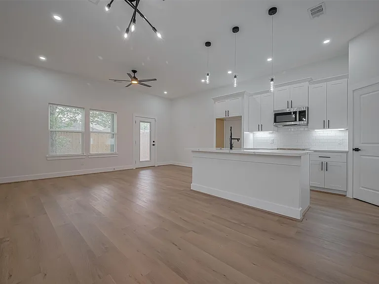 7546 Charlie St — Photo 10