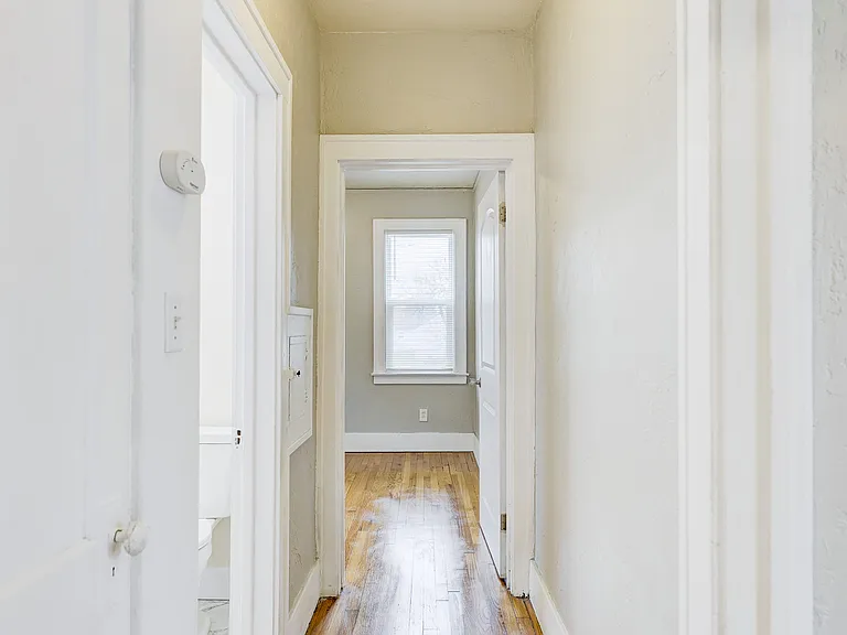 338 E Webster Ave — Photo 11