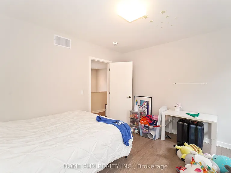 250 Soprano Ave — Photo 30