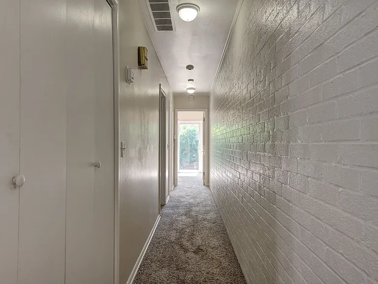 4618 N Harvey Pkwy — Photo 13