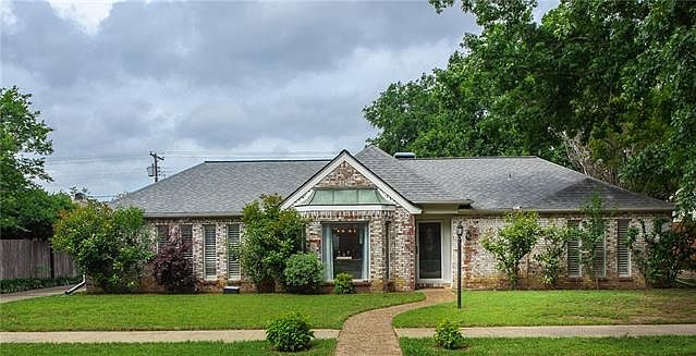 1st image of 2513 Lakeview Dr