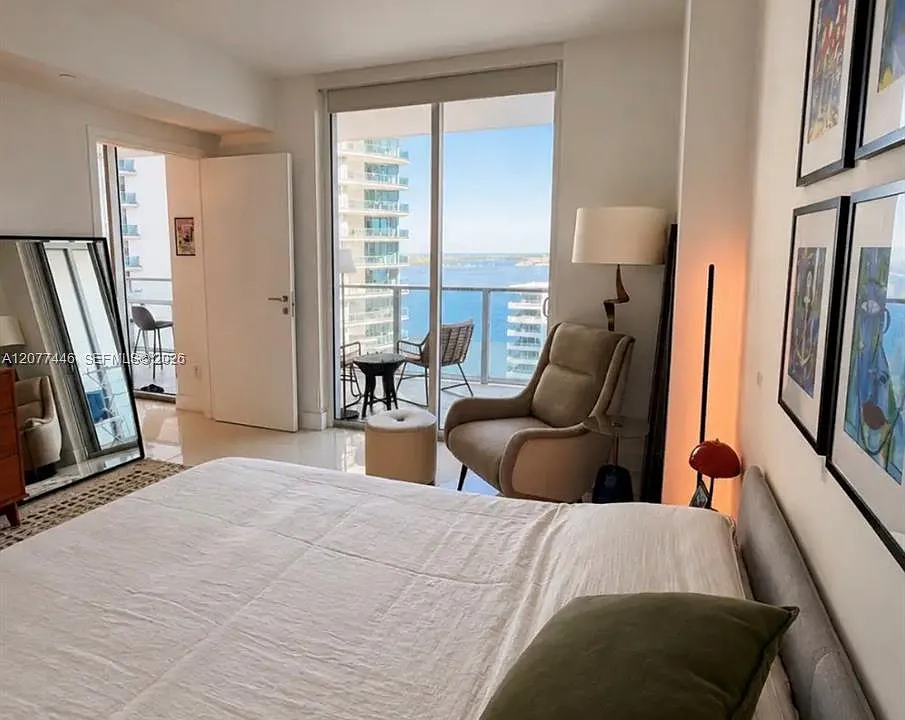 1300 Brickell Bay Dr #1807