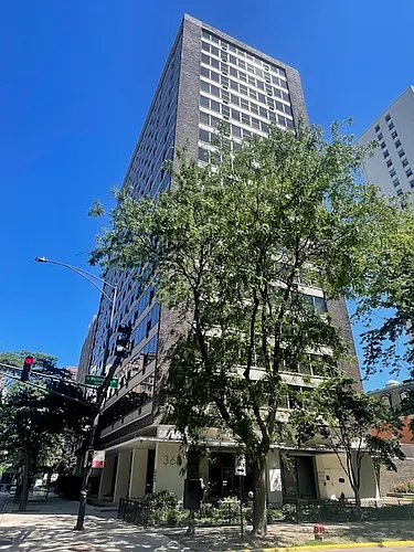 360 W Wellington Ave #13D Photo 1
