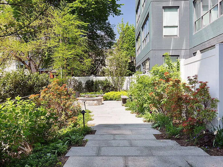 338 Berry St #1B — Photo 8