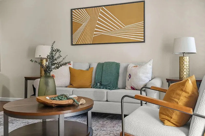 1 bed, 1.0 bath, 703 sqft, $2,345 — Photo 2