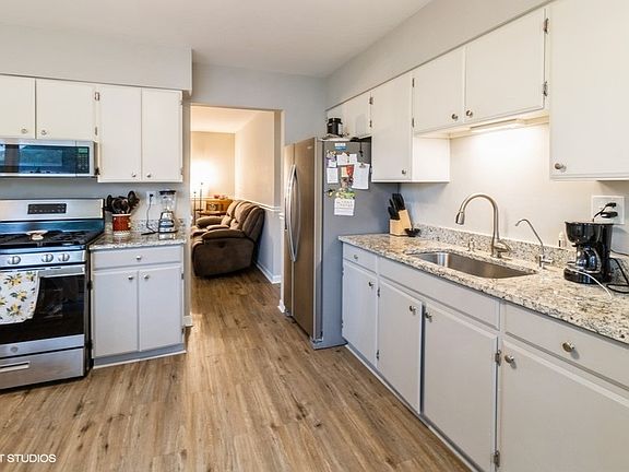 4th image of 25 Knollwood Dr