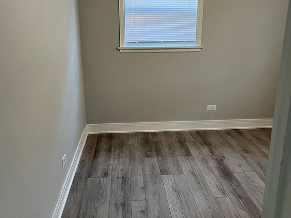 3rd image of 11005 S Lloyd Dr APT 4