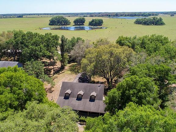 3rd image of 32640 Knollwood Ln