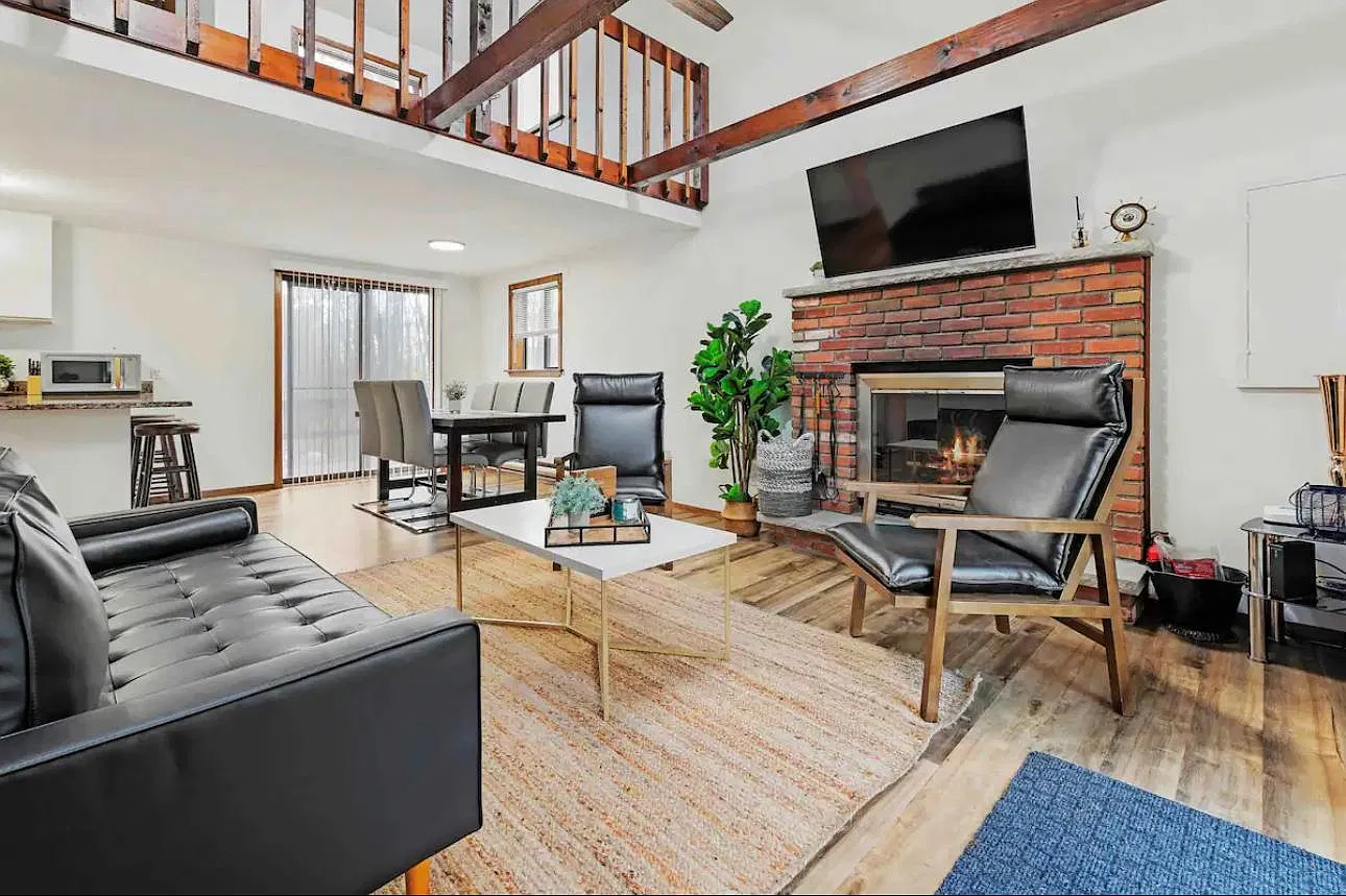 124 Tepee Dr — Photo 2