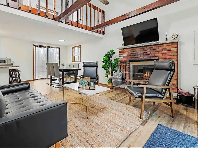 124 Tepee Dr — Photo 2