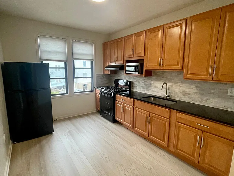 292 Boyd Ave — Photo 3