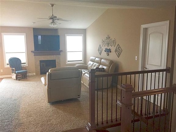 4th image of 9494 Davis Dr