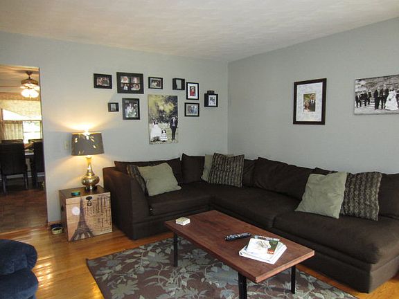 3rd image of 192 Greenridge Dr