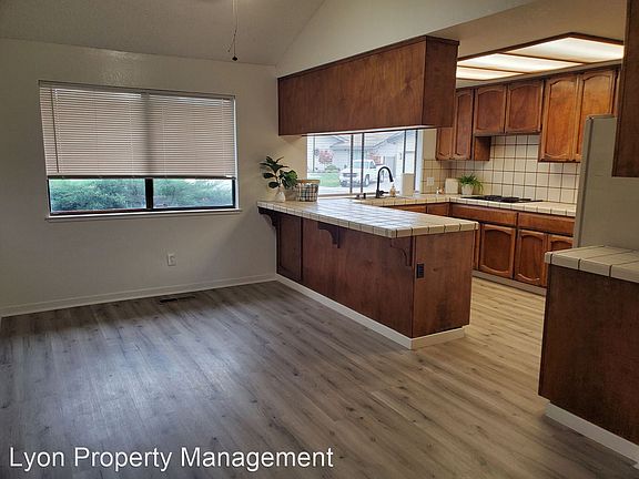 4th image of 811 Shoreside Dr