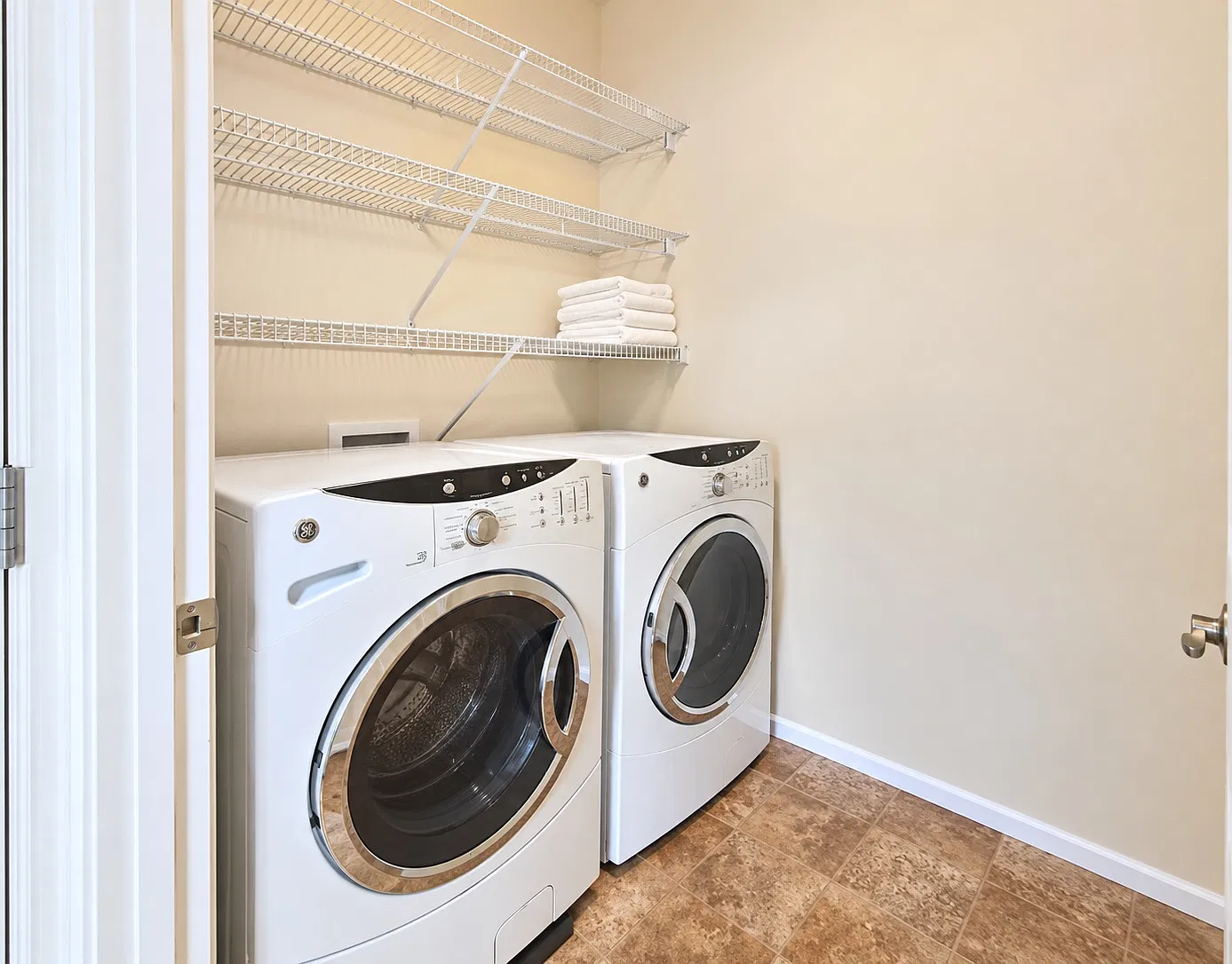 2 bed, 2.5 bath, 1403 sqft, $3,500 — Photo 4