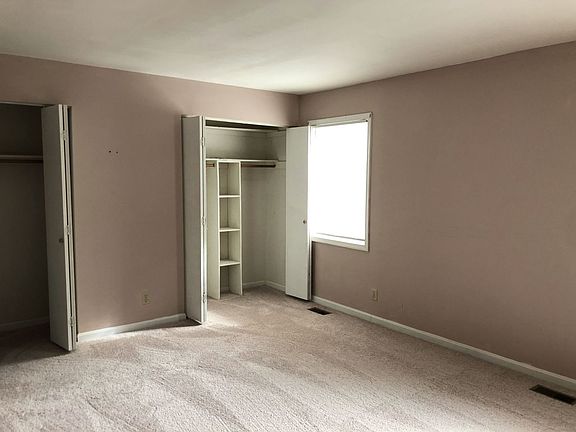 4th image of 200 Surry Ln