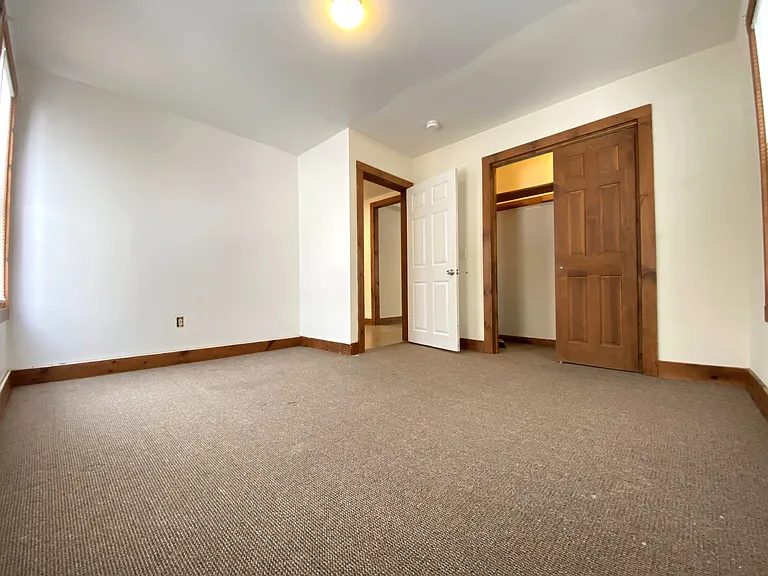 11-17 Sanborn St #15 — Photo 2