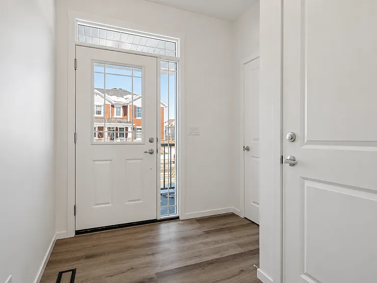 25 Yorkstone Row SW #UPPER — Photo 4