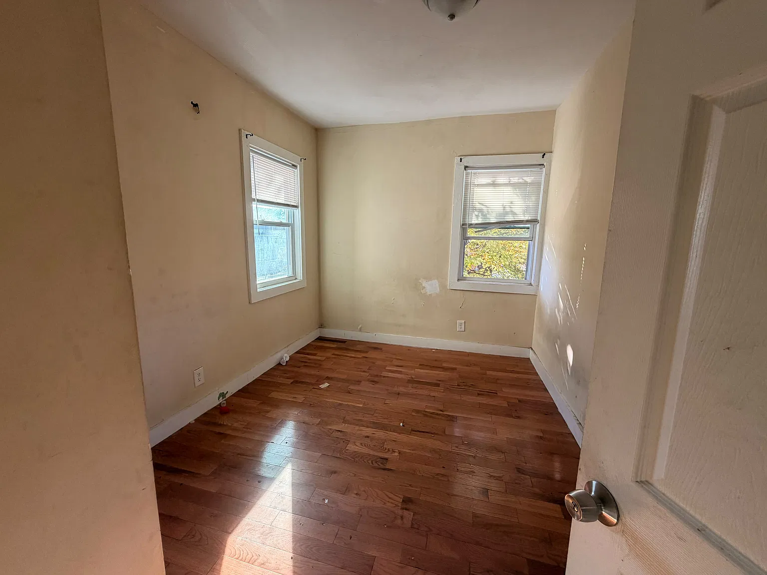 564 Howard Ave — Photo 2